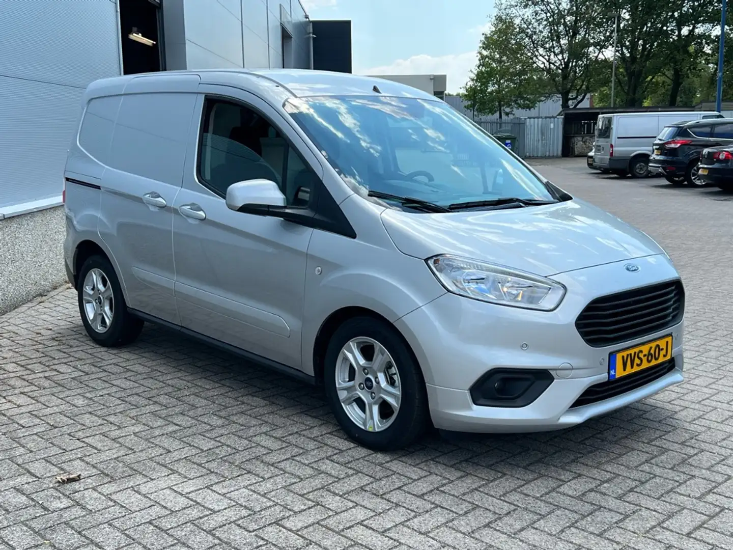 Ford Transit Courier 1.5 TDCI Limited Driverpack/Navi/Camera! Grijs - 2