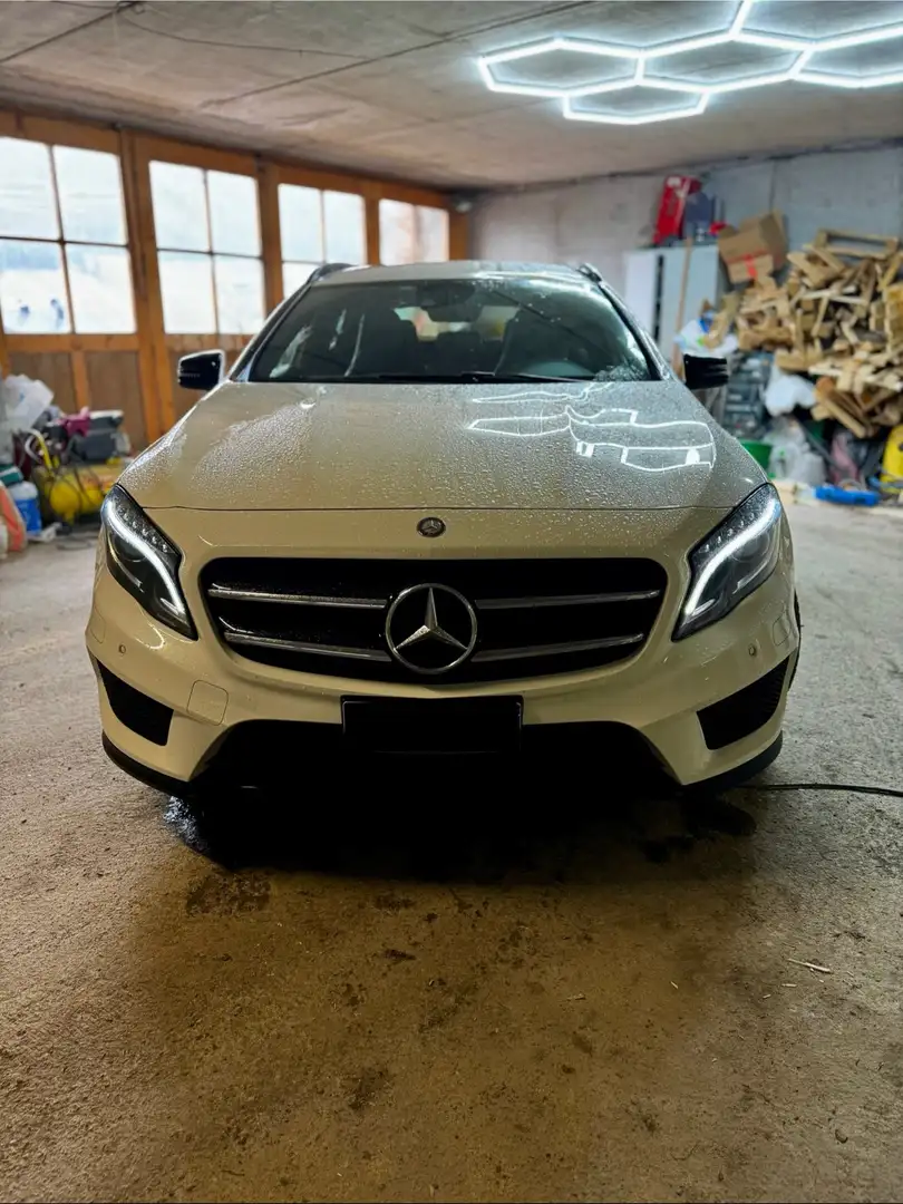 Mercedes-Benz GLA 200 Mercedes-Benz GLA 200cdi 4matic „NIGHT EDITION Blanco - 2