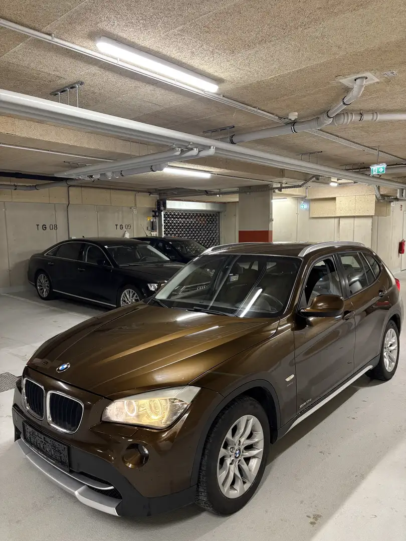 BMW X1 sDrive18d Österreich Paket Österreich-Paket Braun - 1