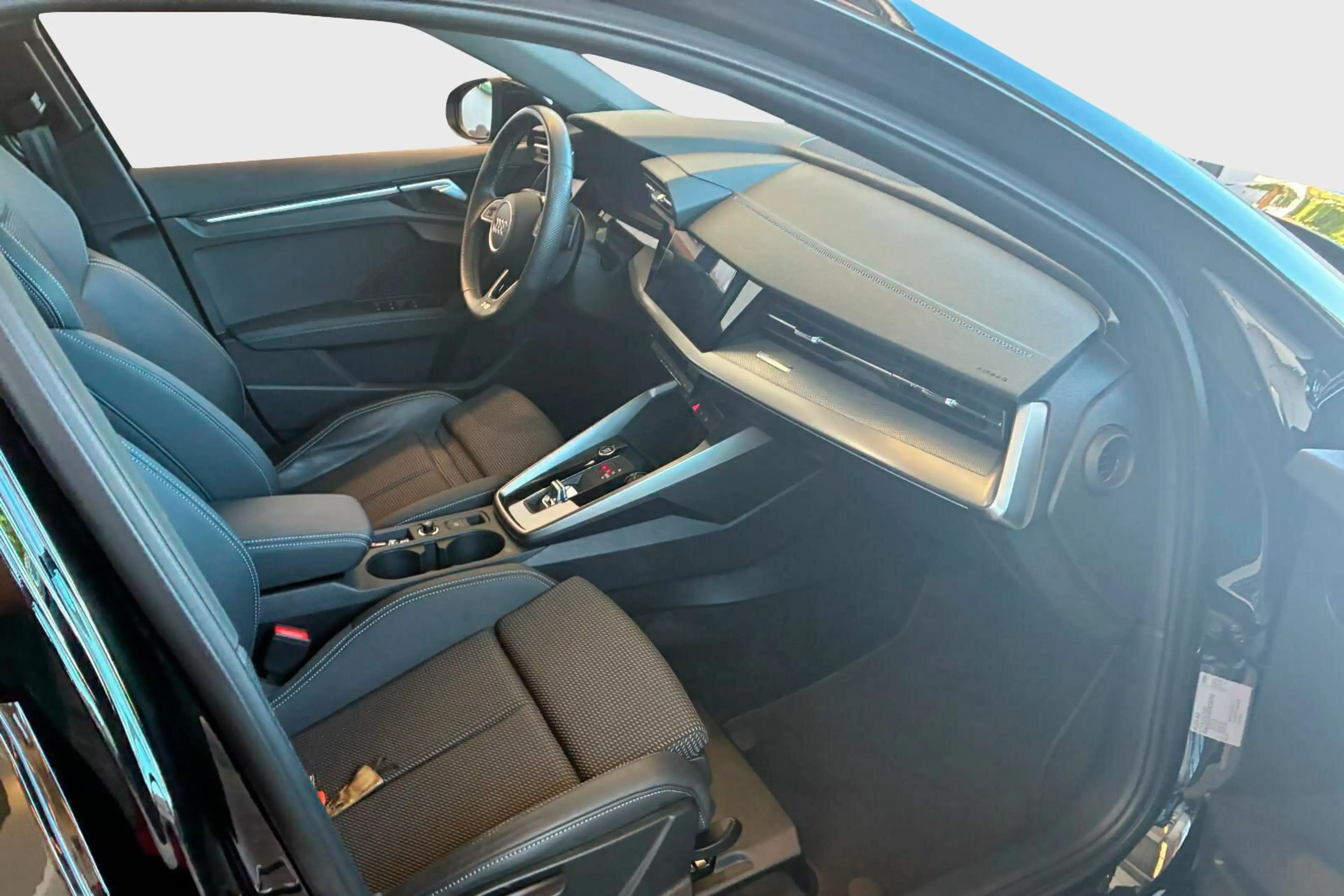 Audi A3 35 TFSI S-TRO*S-LINE*LED*SOUND*GRA* — photo 4