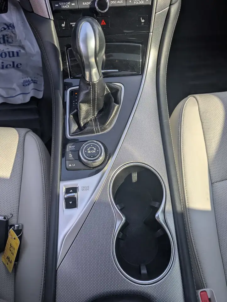 Infiniti Q50 снимка Infiniti Q50