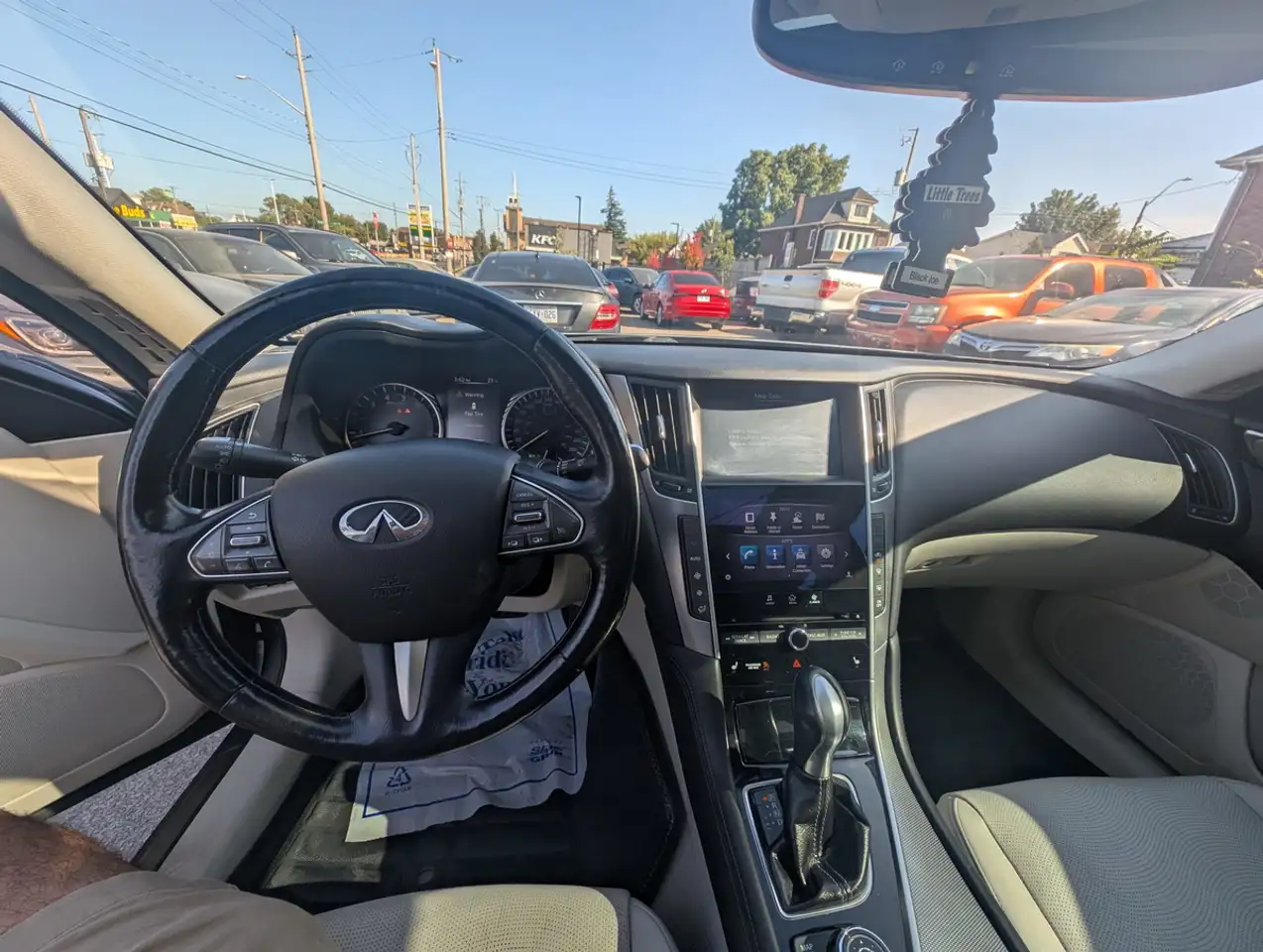 Infiniti Q50 снимка Infiniti Q50