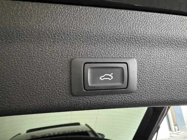 Audi A6 view 13