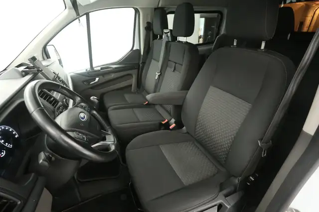 Ford Transit Custom view 11