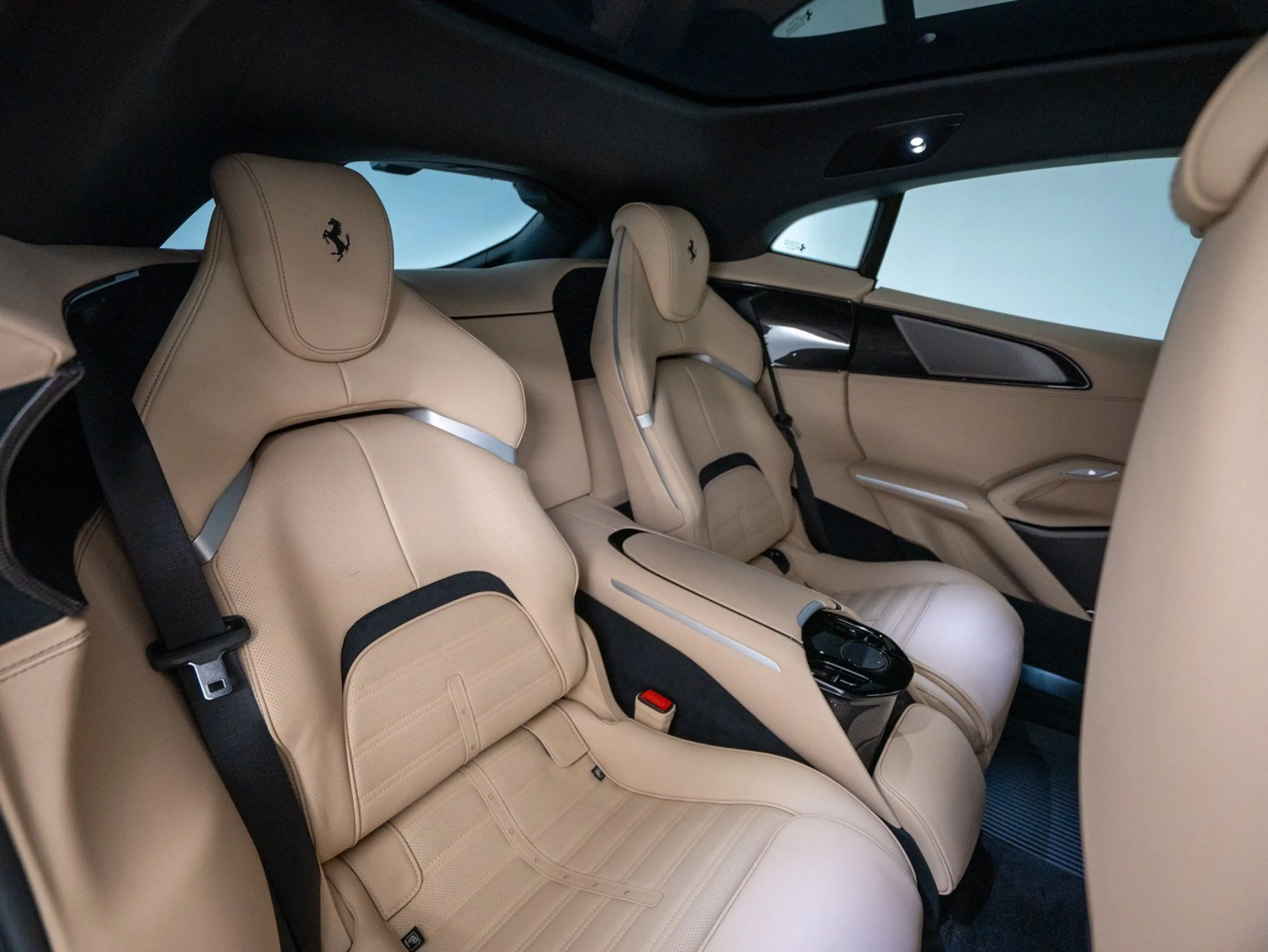 Ferrari Purosangue — photo 11
