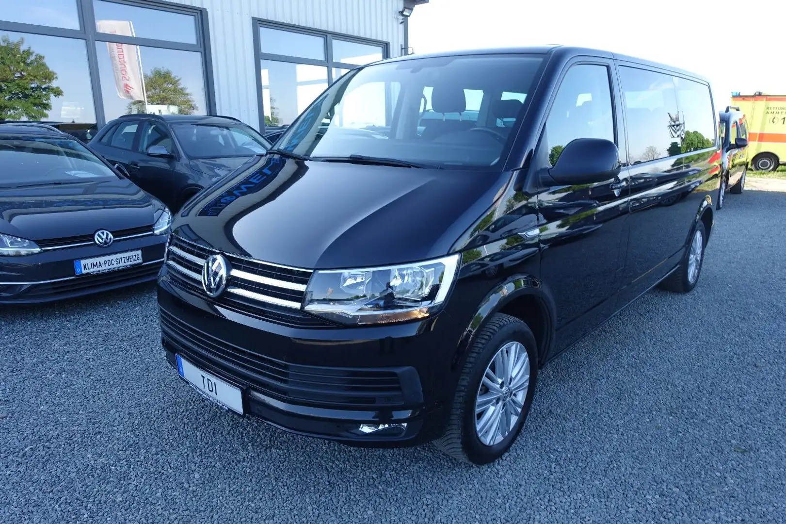 Volkswagen T6 Multivan 2.0 TDI DSG Lang 8Sitzer NAV APP AHK Schwarz - 2