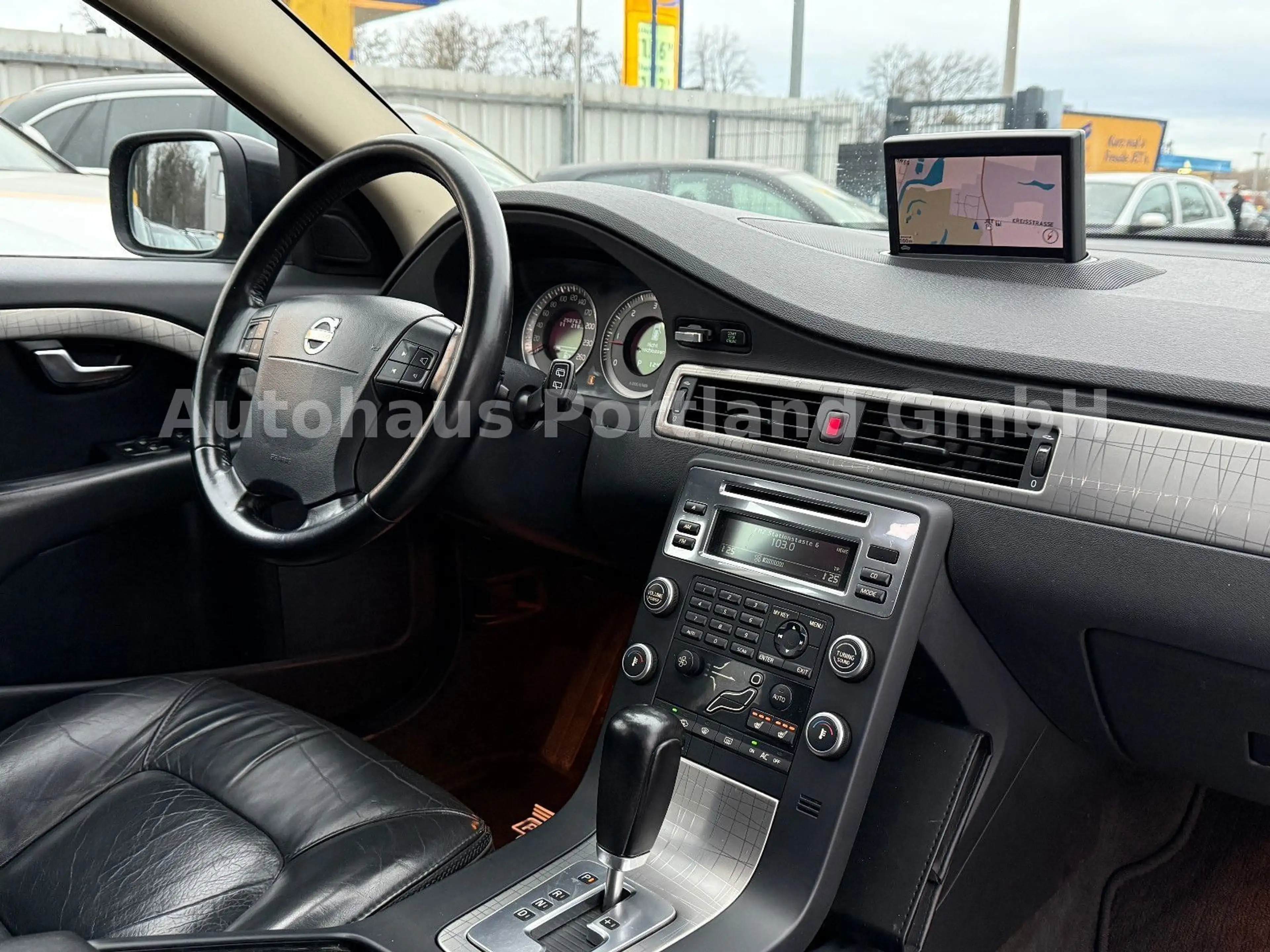 Volvo XC70 2.4 D5 Momentum AWD/1.Hand/S-Heft/S-Dach — photo 11