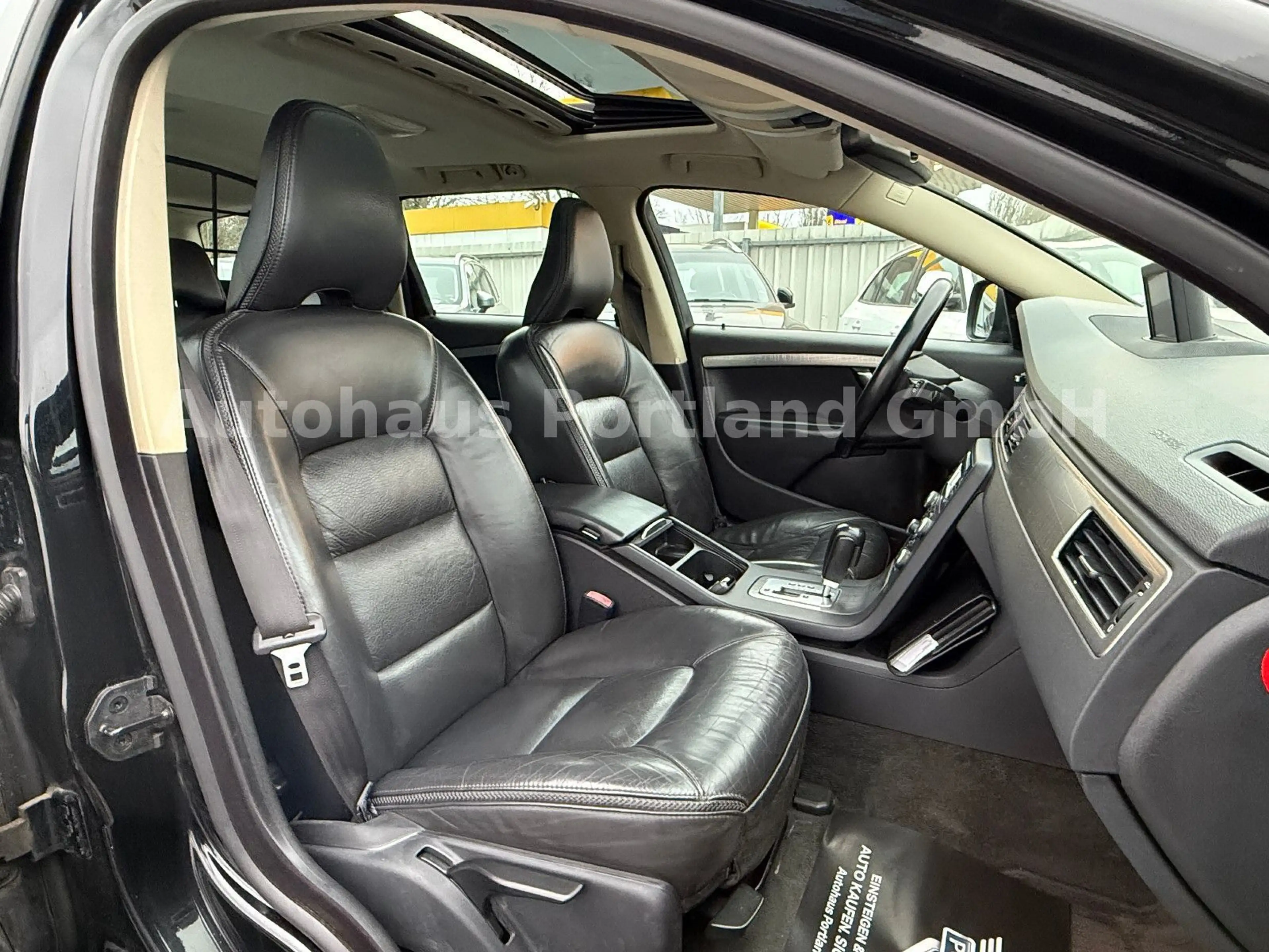 Volvo XC70 2.4 D5 Momentum AWD/1.Hand/S-Heft/S-Dach — photo 15