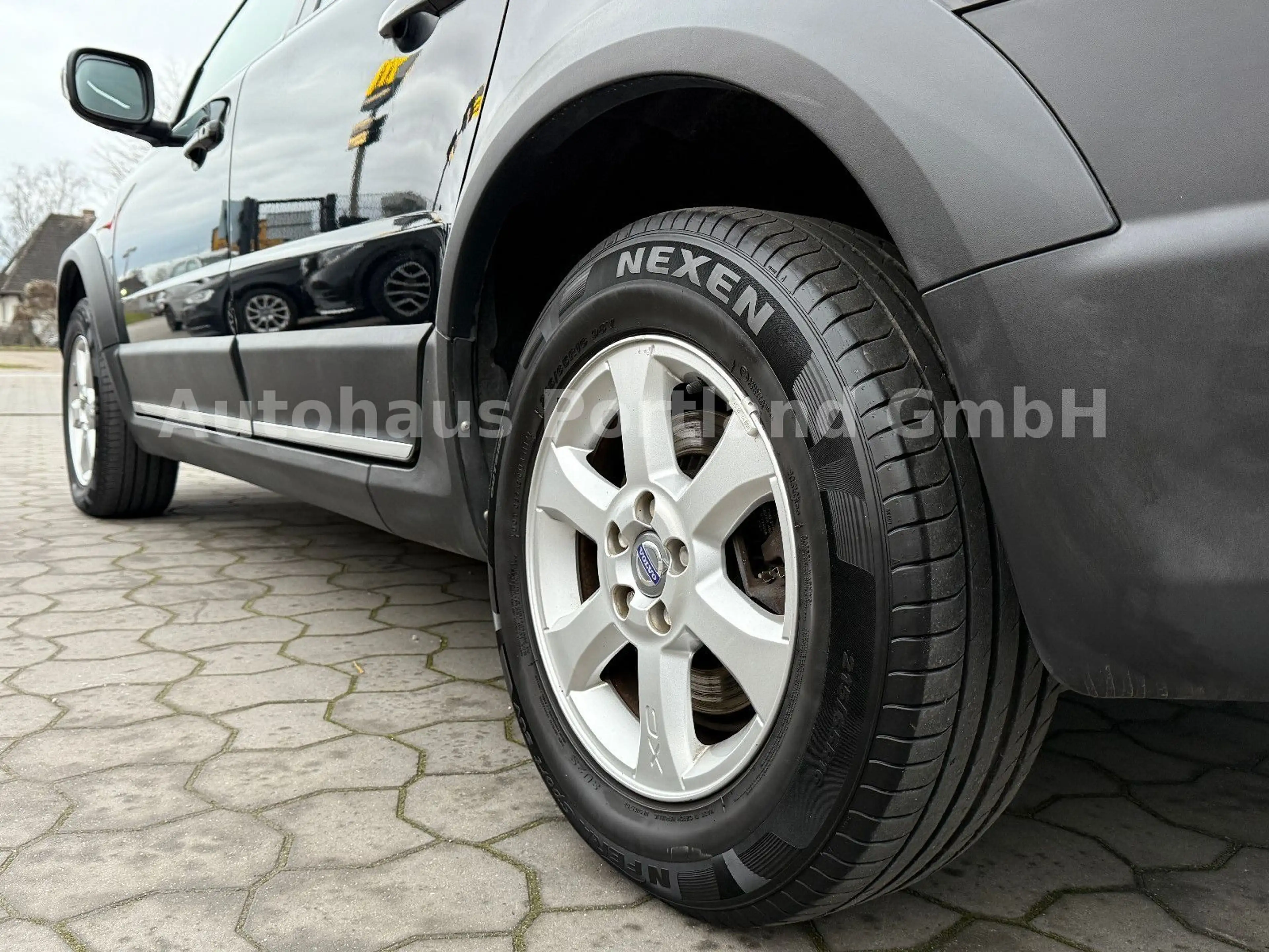 Volvo XC70 2.4 D5 Momentum AWD/1.Hand/S-Heft/S-Dach — photo 6