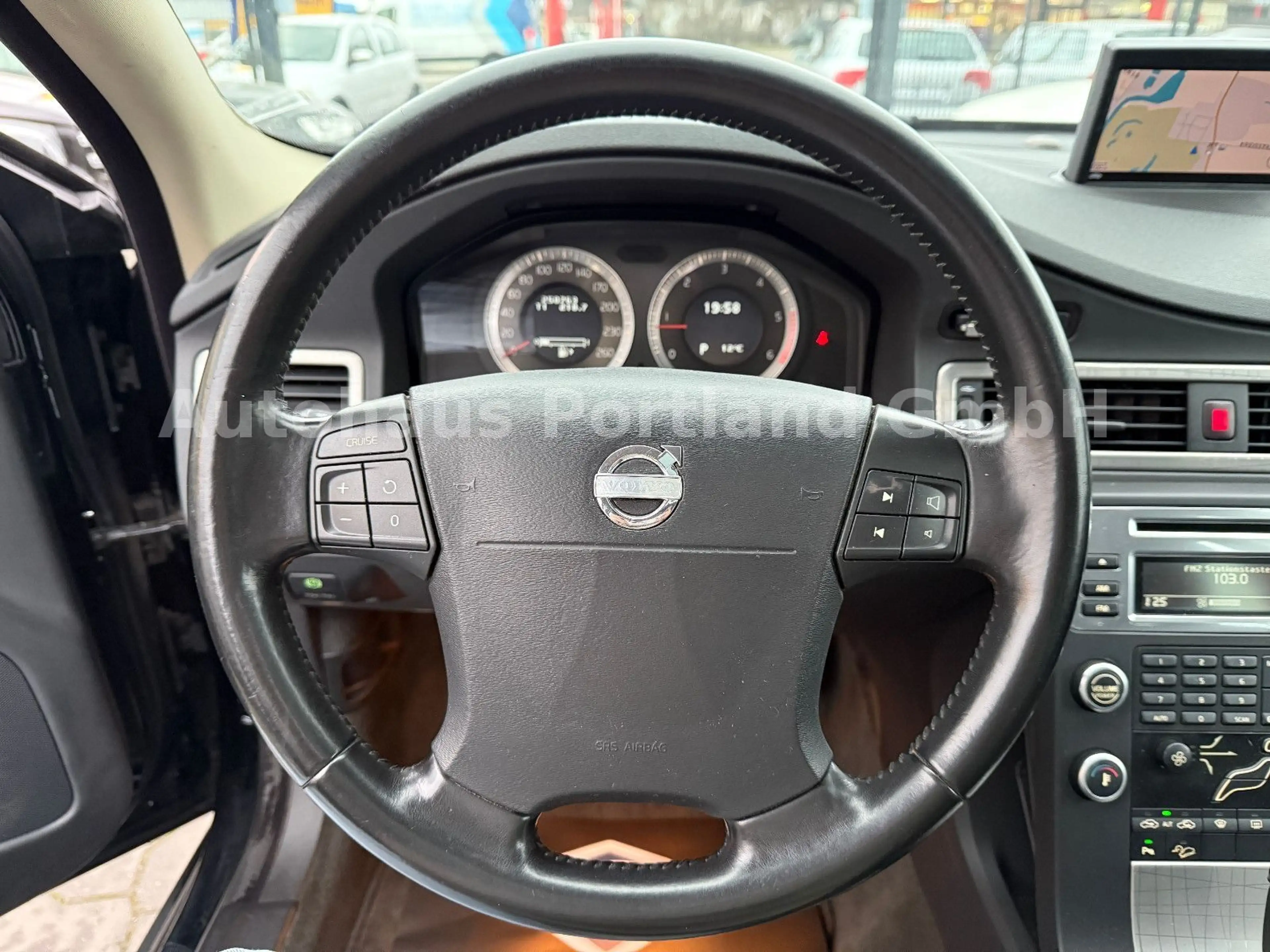 Volvo XC70 2.4 D5 Momentum AWD/1.Hand/S-Heft/S-Dach — photo 12