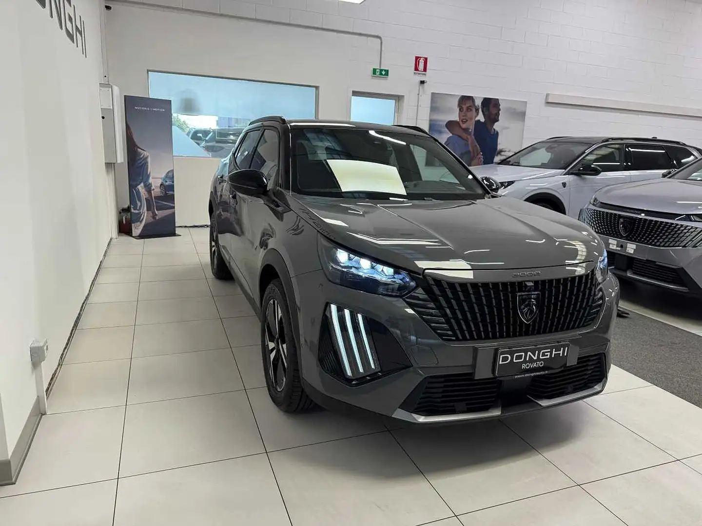 Peugeot 2008 GT PureTech 130cv S&S EAT8 AZIENDALE! Grijs - 2