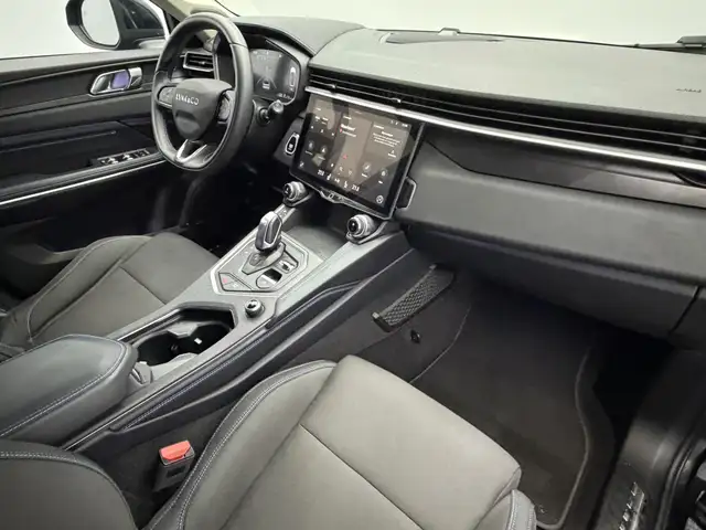 Lynk & Co 01 view 16