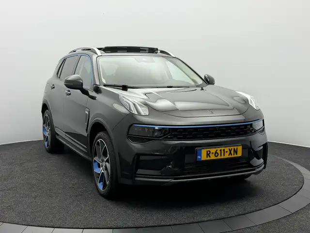 Lynk & Co 01 view 6