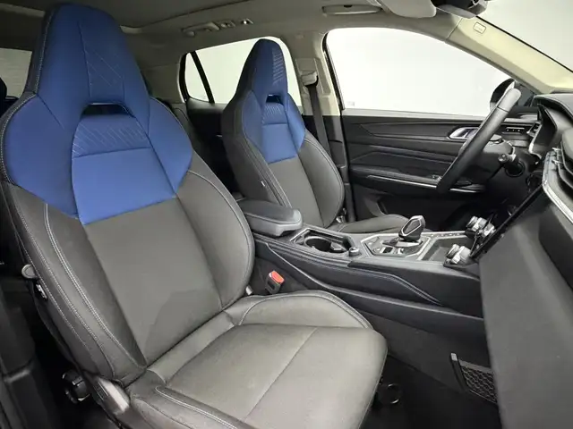 Lynk & Co 01 view 13
