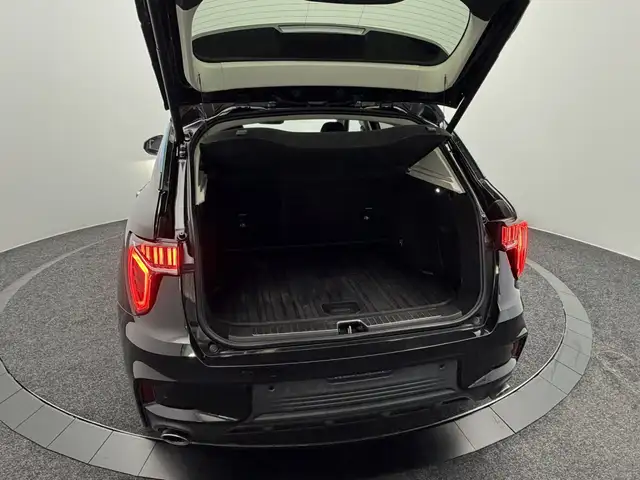 Lynk & Co 01 view 28