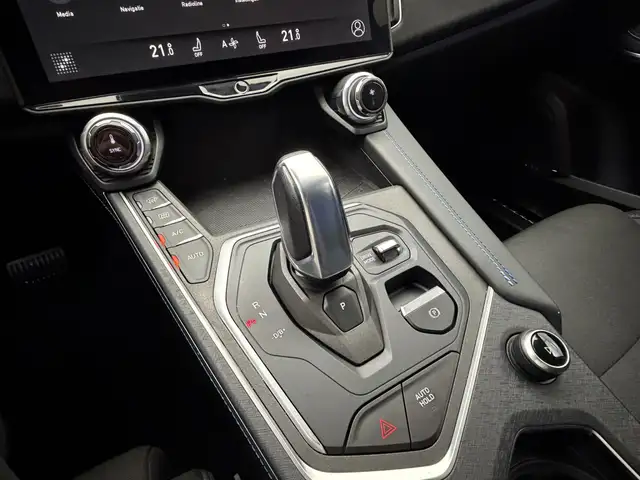 Lynk & Co 01 view 18