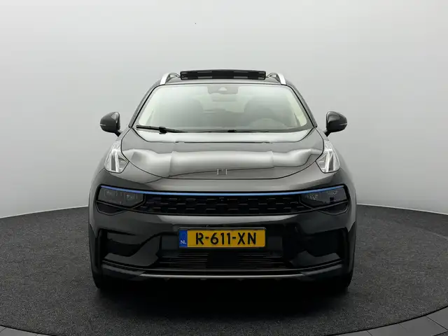 Lynk & Co 01 view 22