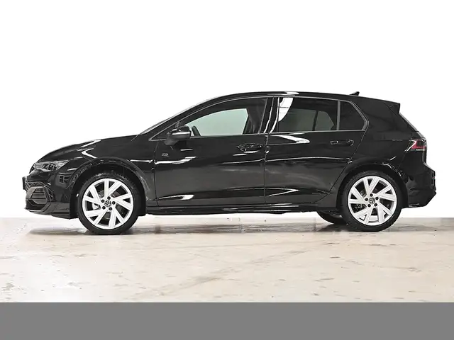 Volkswagen Golf view 3