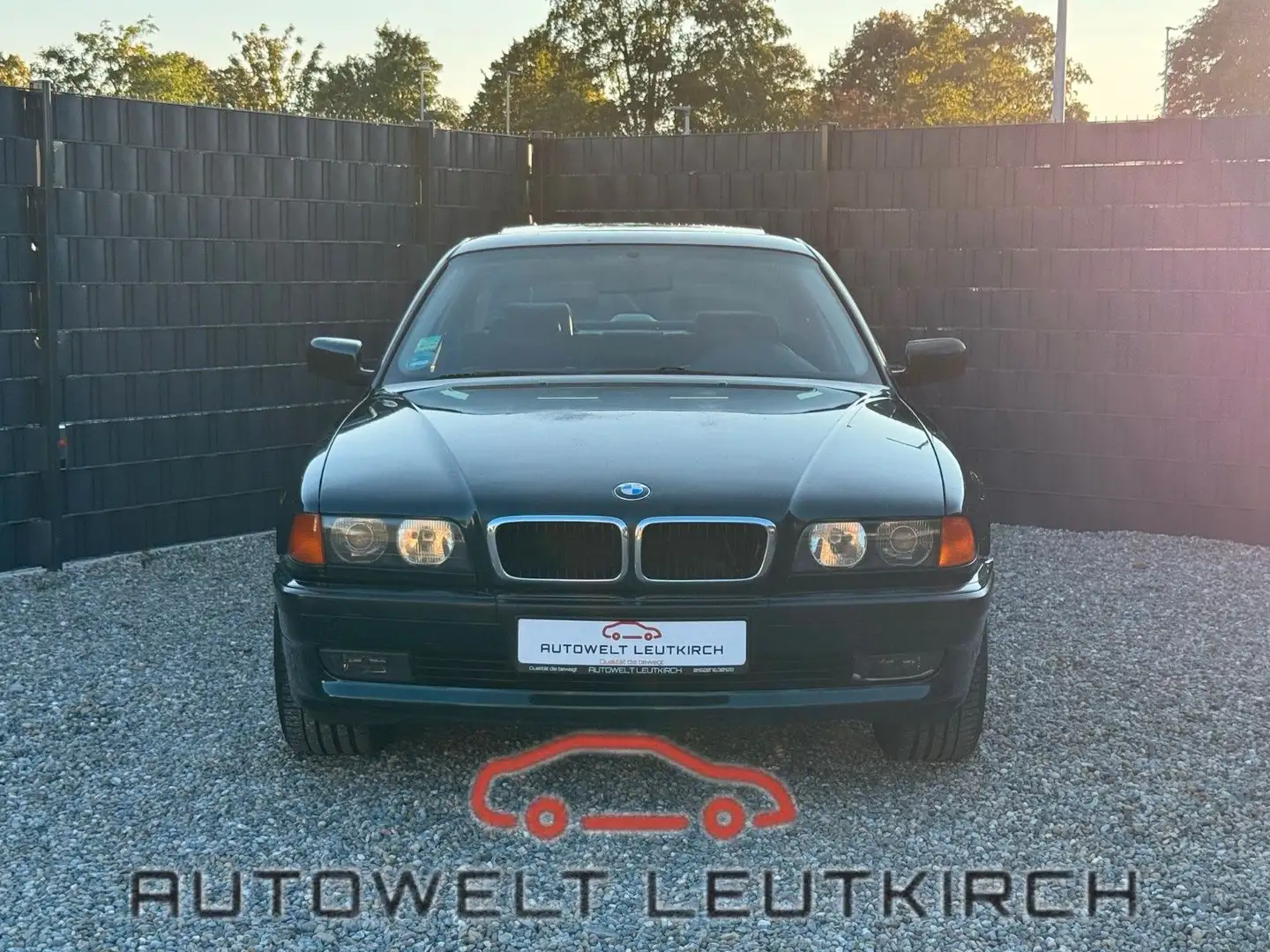 BMW 735 i V8 KLIMA AHK SHZ SERVO PDC Grün - 1