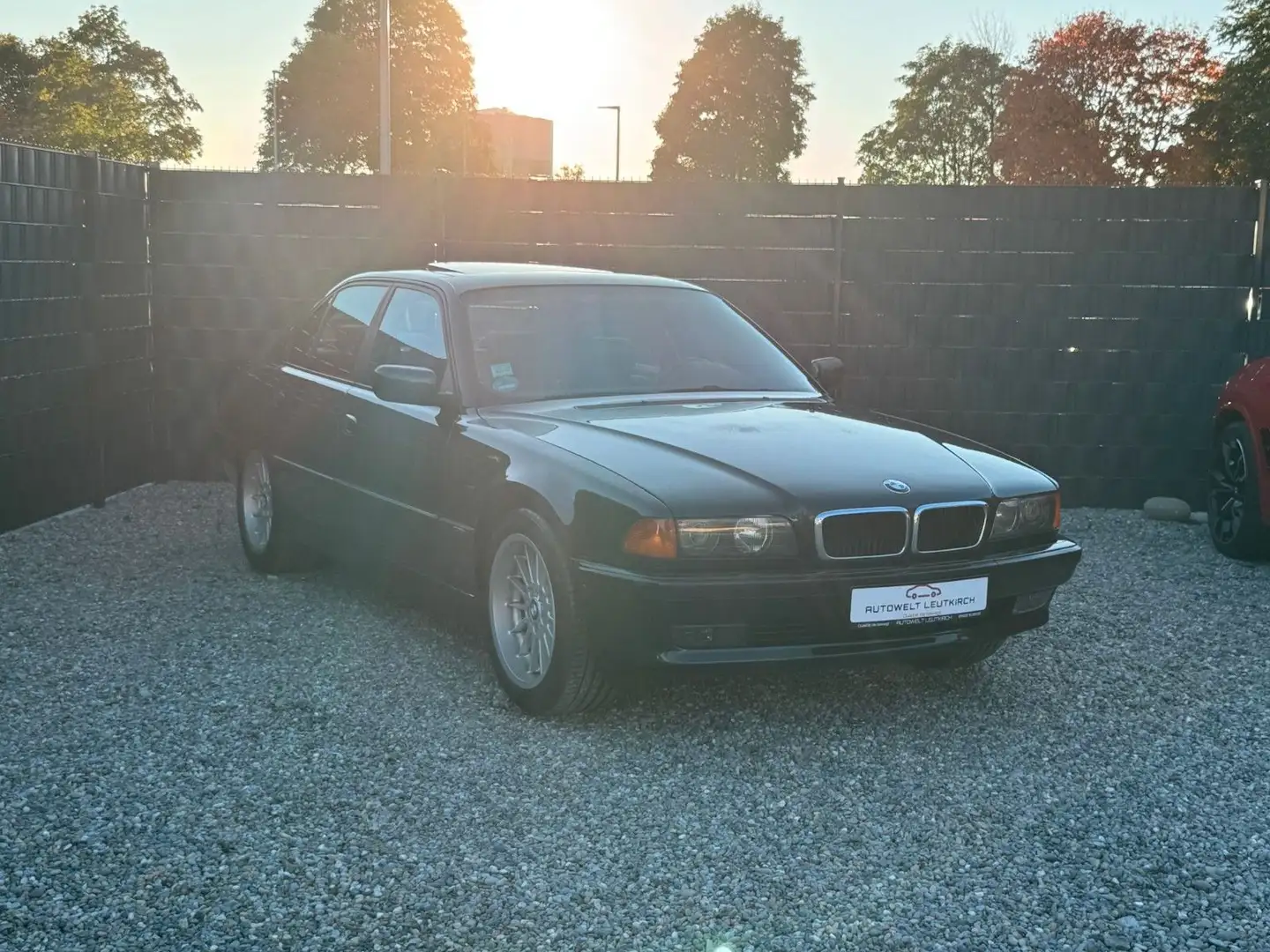 BMW 735 i V8 KLIMA AHK SHZ SERVO PDC Grün - 2