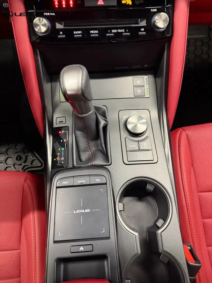 Lexus IS снимка Lexus IS
