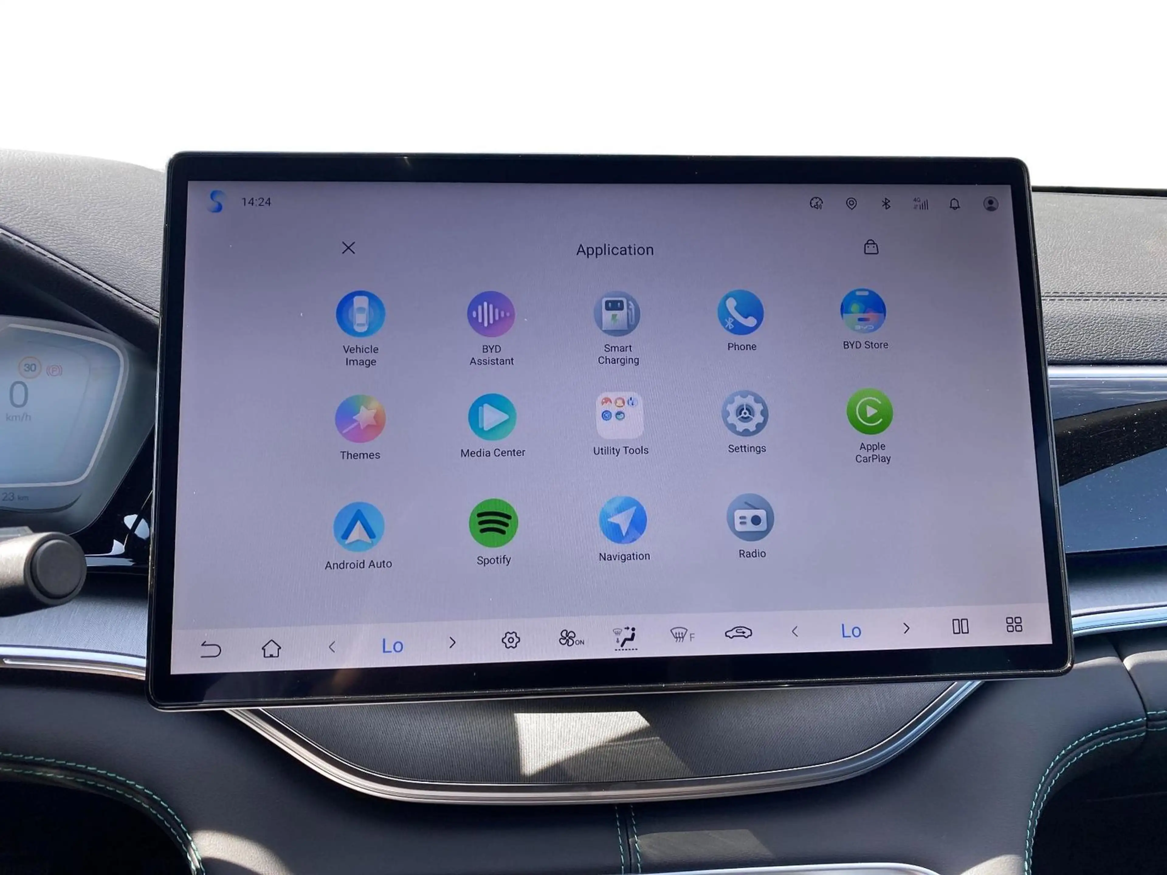 BYD Seal U DM-I Design Plug-In-Hybrid — photo 13