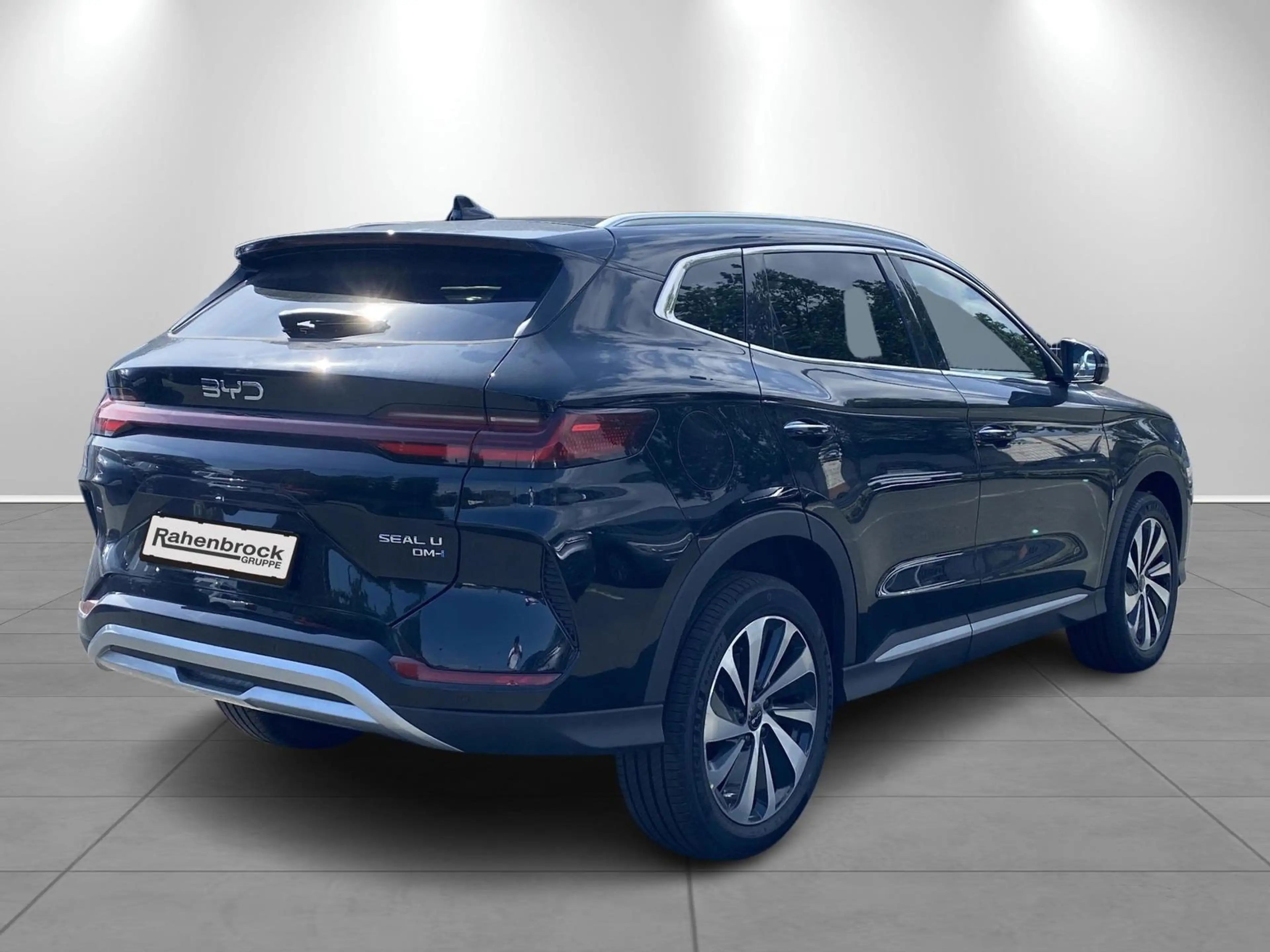 BYD Seal U DM-I Design Plug-In-Hybrid — photo 4