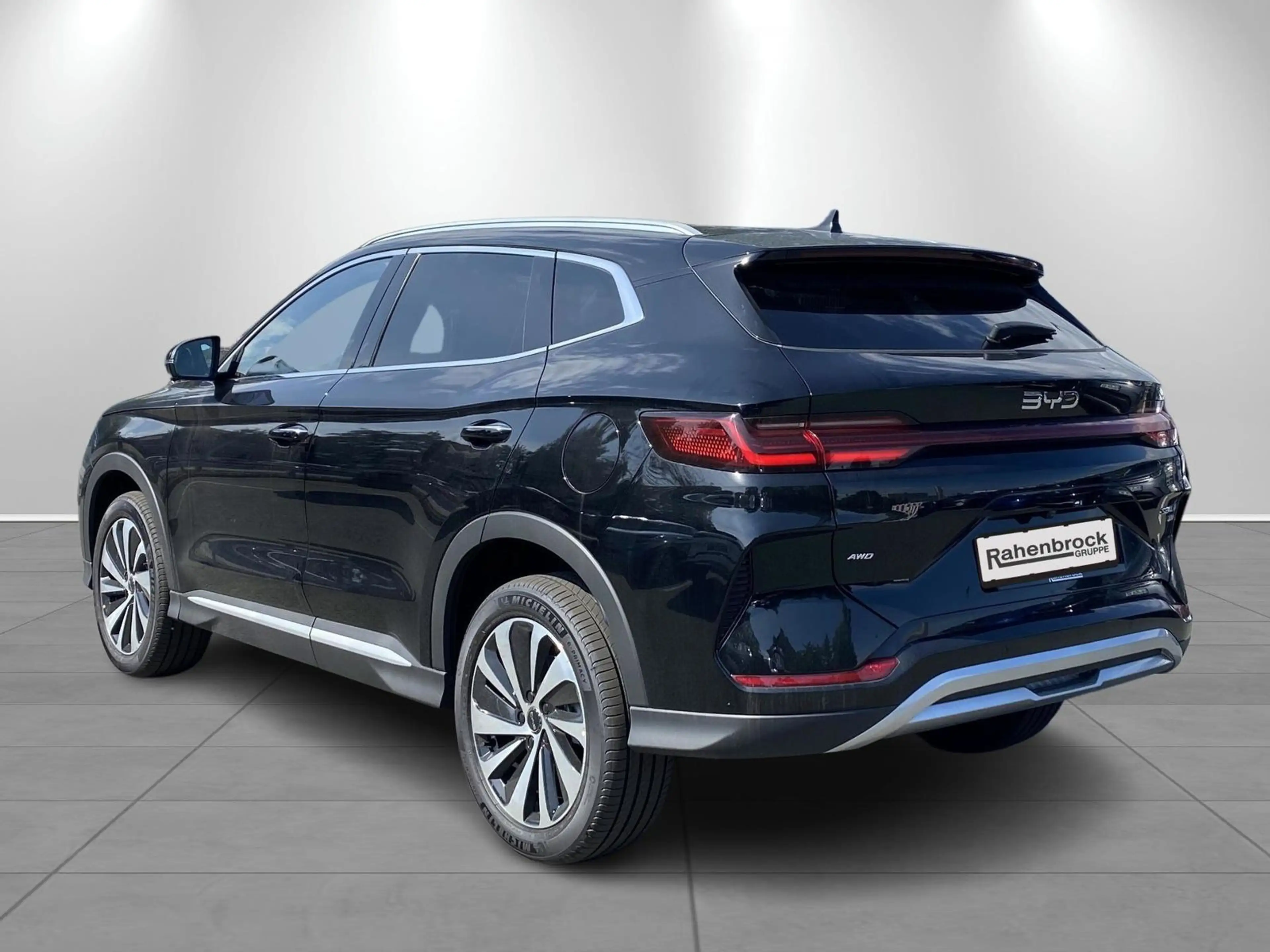 BYD Seal U DM-I Design Plug-In-Hybrid — photo 3