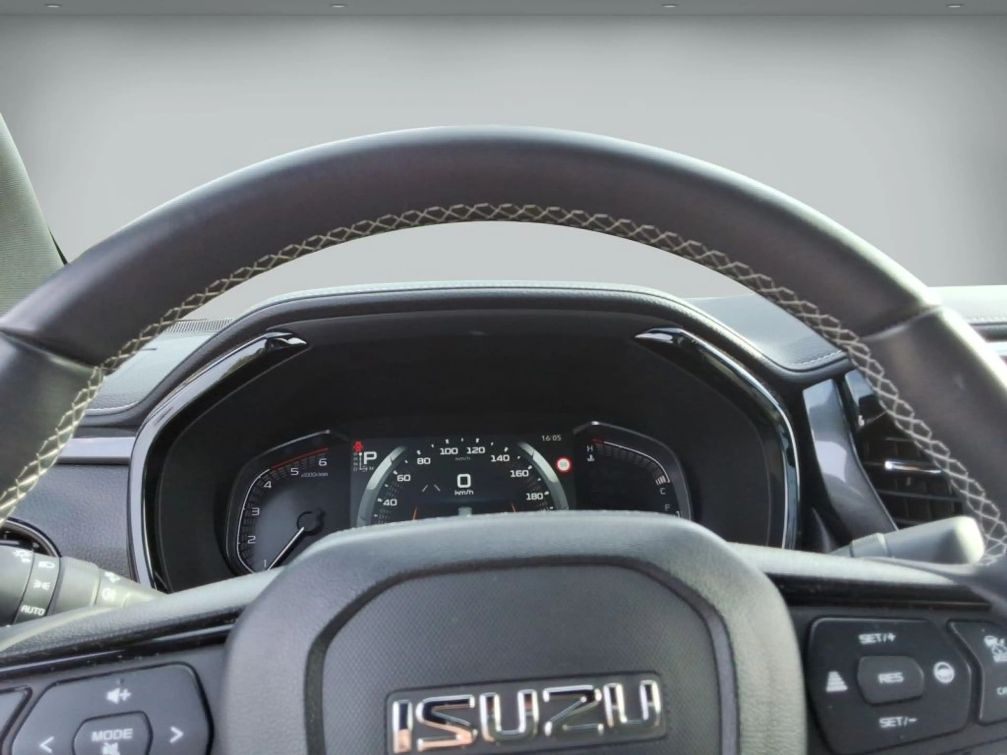 Isuzu D-Max Space Cab 4WD Autm. V-Cross (BTF) — photo 9
