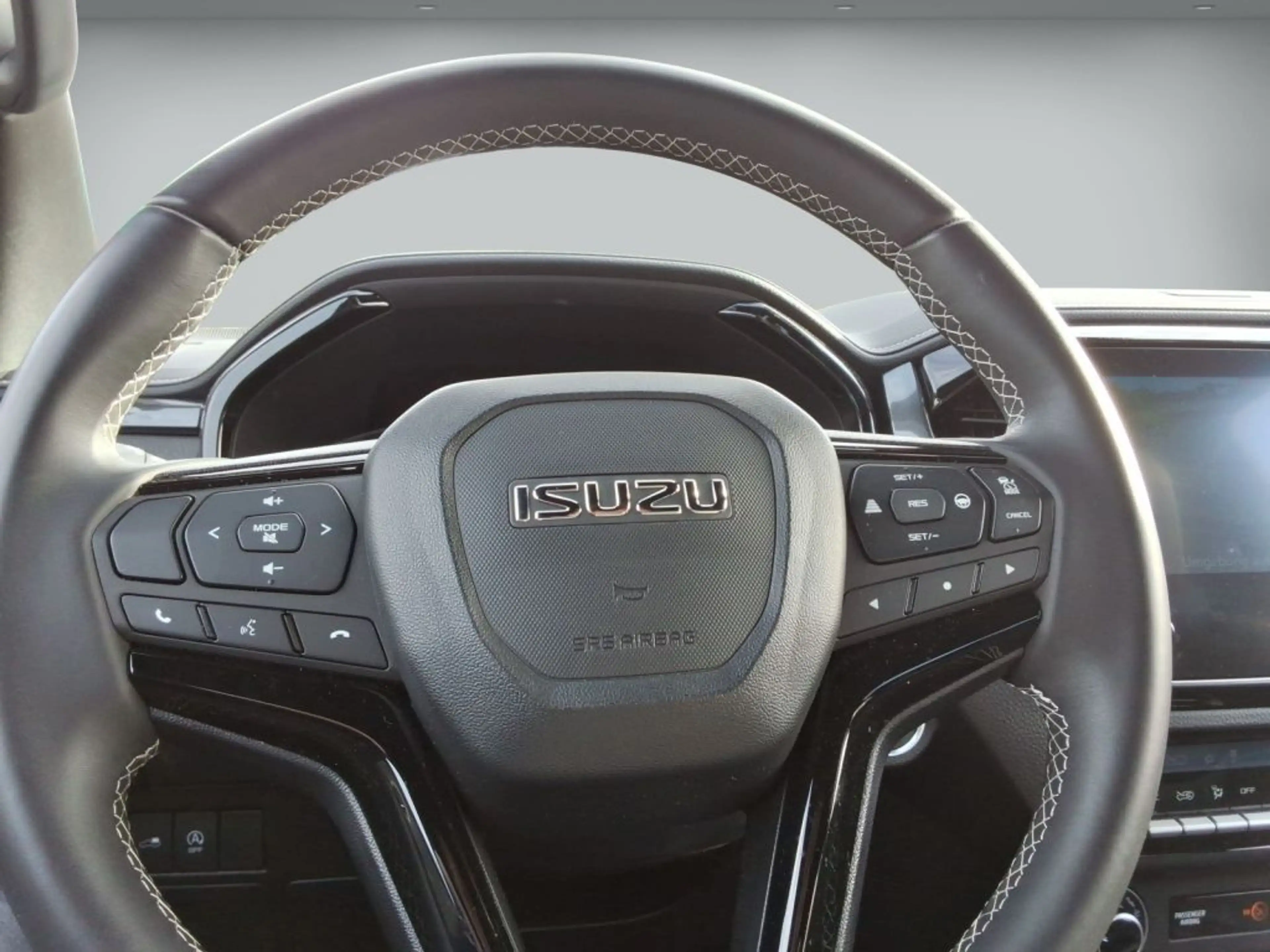 Isuzu D-Max Space Cab 4WD Autm. V-Cross (BTF) — photo 7