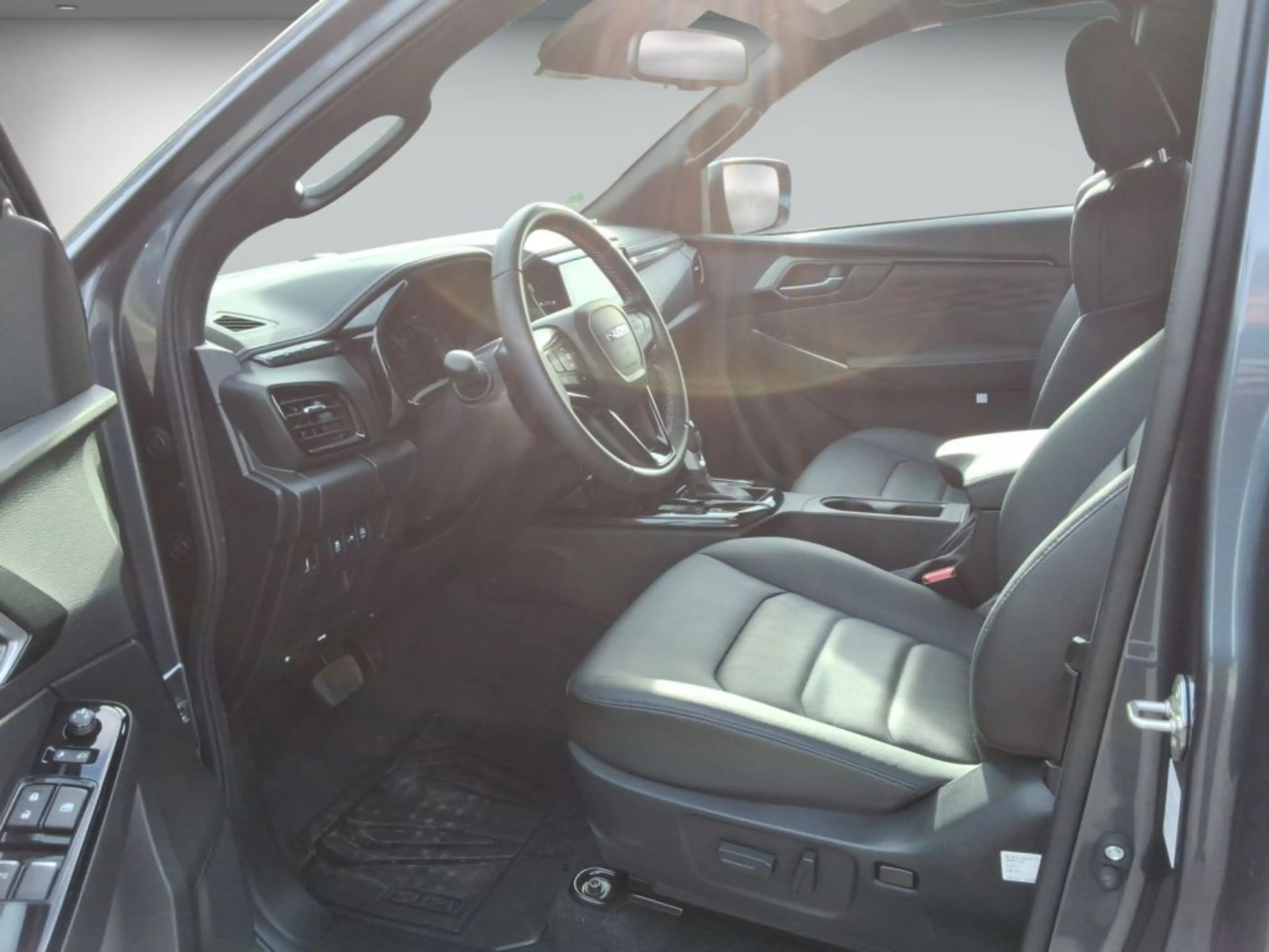 Isuzu D-Max Space Cab 4WD Autm. V-Cross (BTF) — photo 6