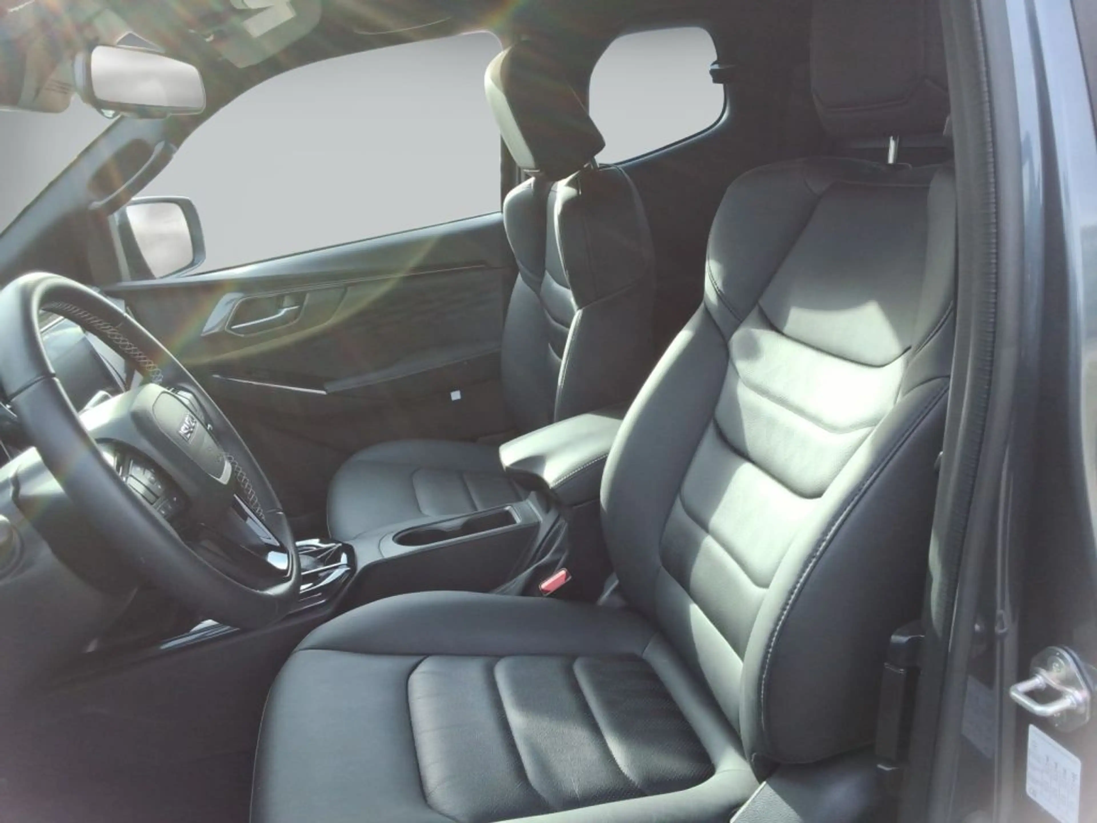 Isuzu D-Max Space Cab 4WD Autm. V-Cross (BTF) — photo 10