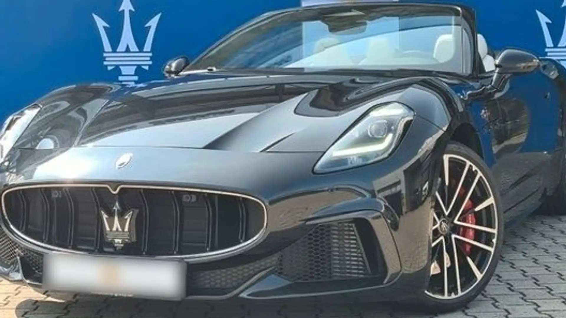Maserati GranTurismo GranCabrio Trofeo 550hp AWD Černá - 1