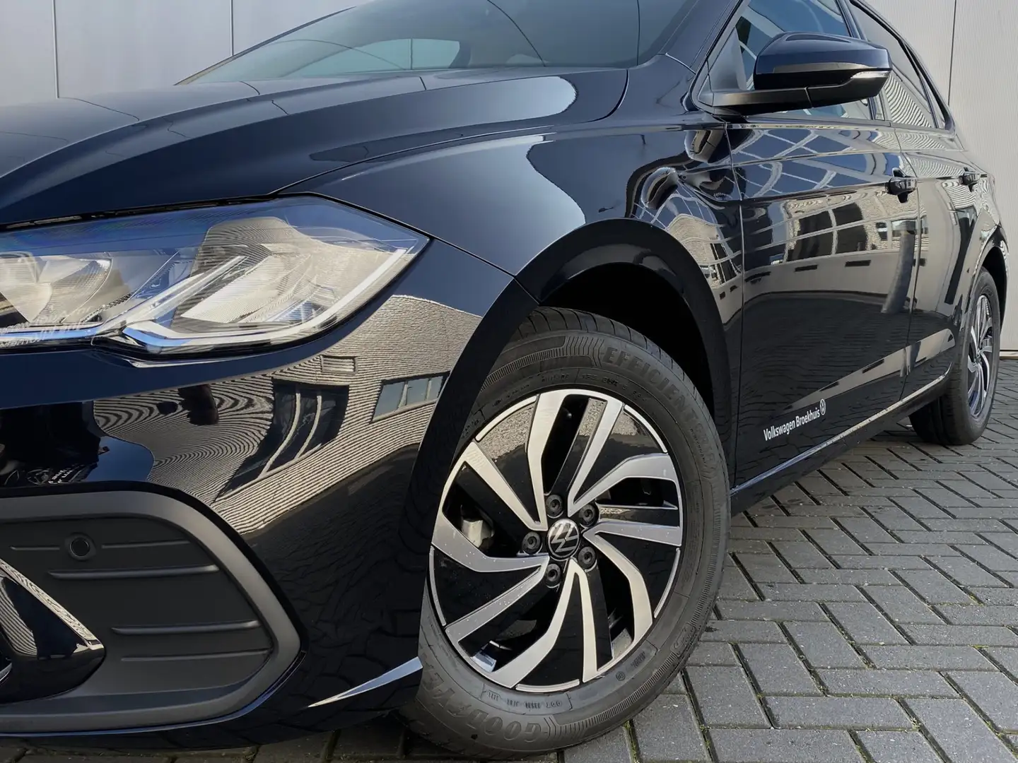 Volkswagen Polo 1.0 TSI 95PK Life Edition | Comfort Pakket | Zwart - 2