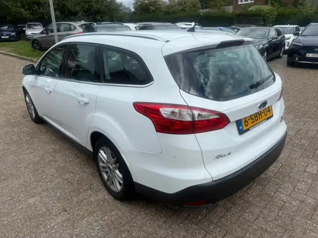 Ford Focus view 4