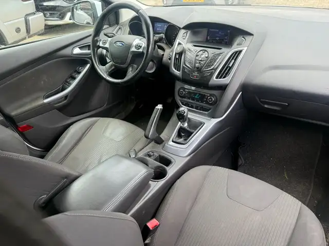 Ford Focus view 10