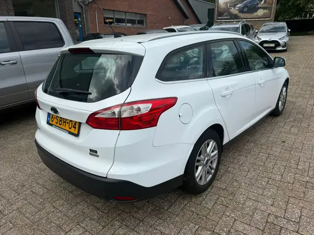 Ford Focus view 2