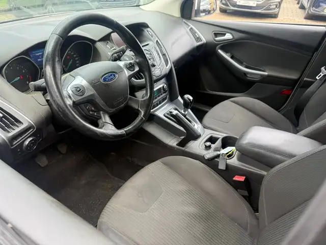 Ford Focus view 11
