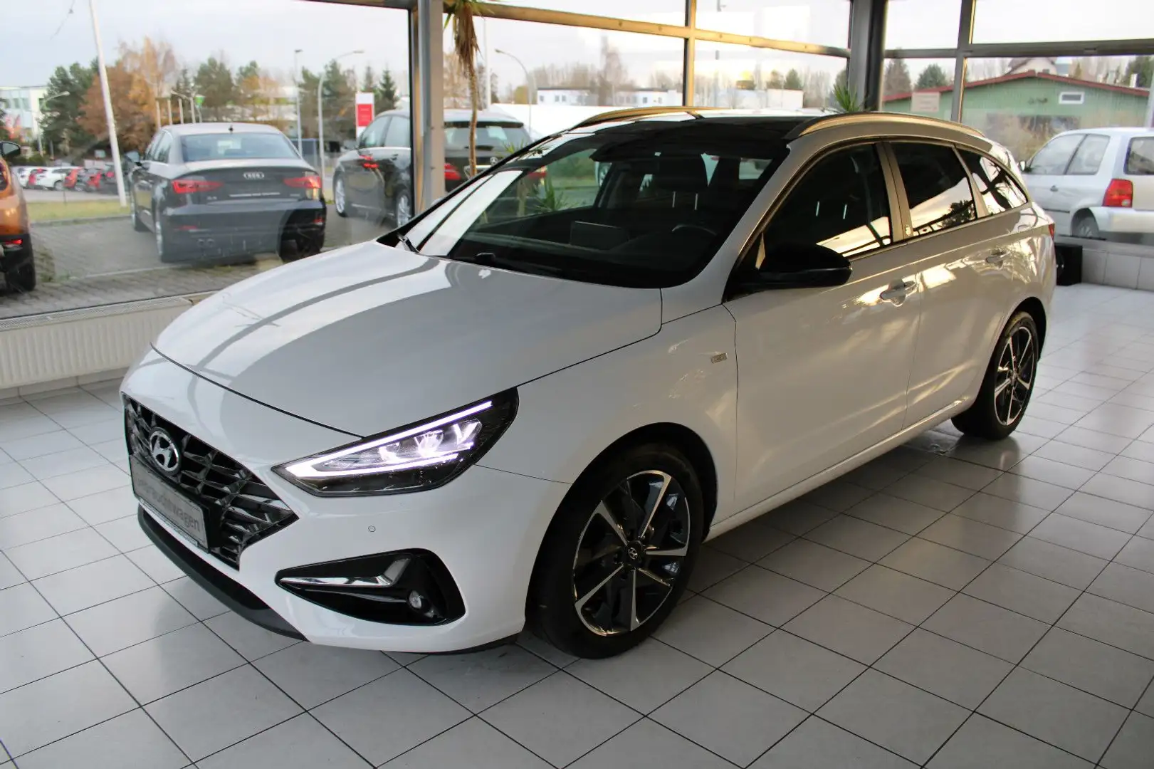 Hyundai i30 cw Edition 30+ Mild-Hybrid LED NAVI KAMERA Weiß - 1