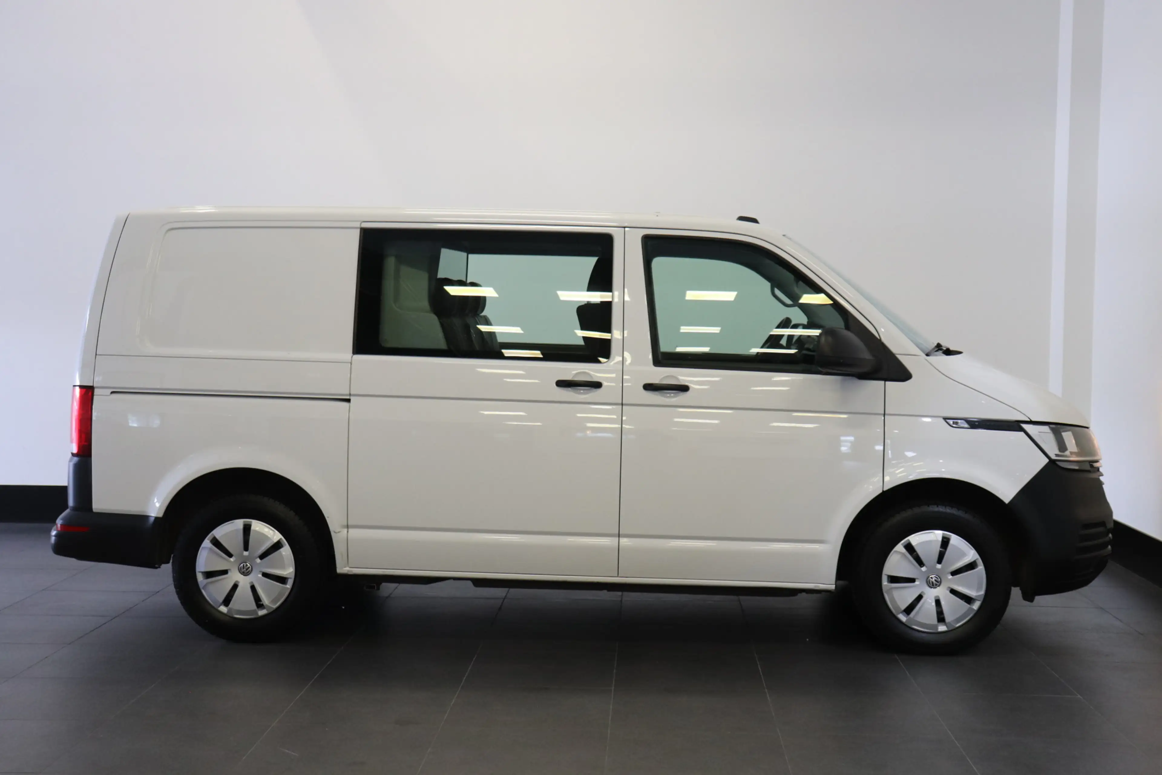 Volkswagen T6.1 Transporter 2.0 TDI 150PK Automaat Dubbele Cabine EURO 6 - Air — photo 8