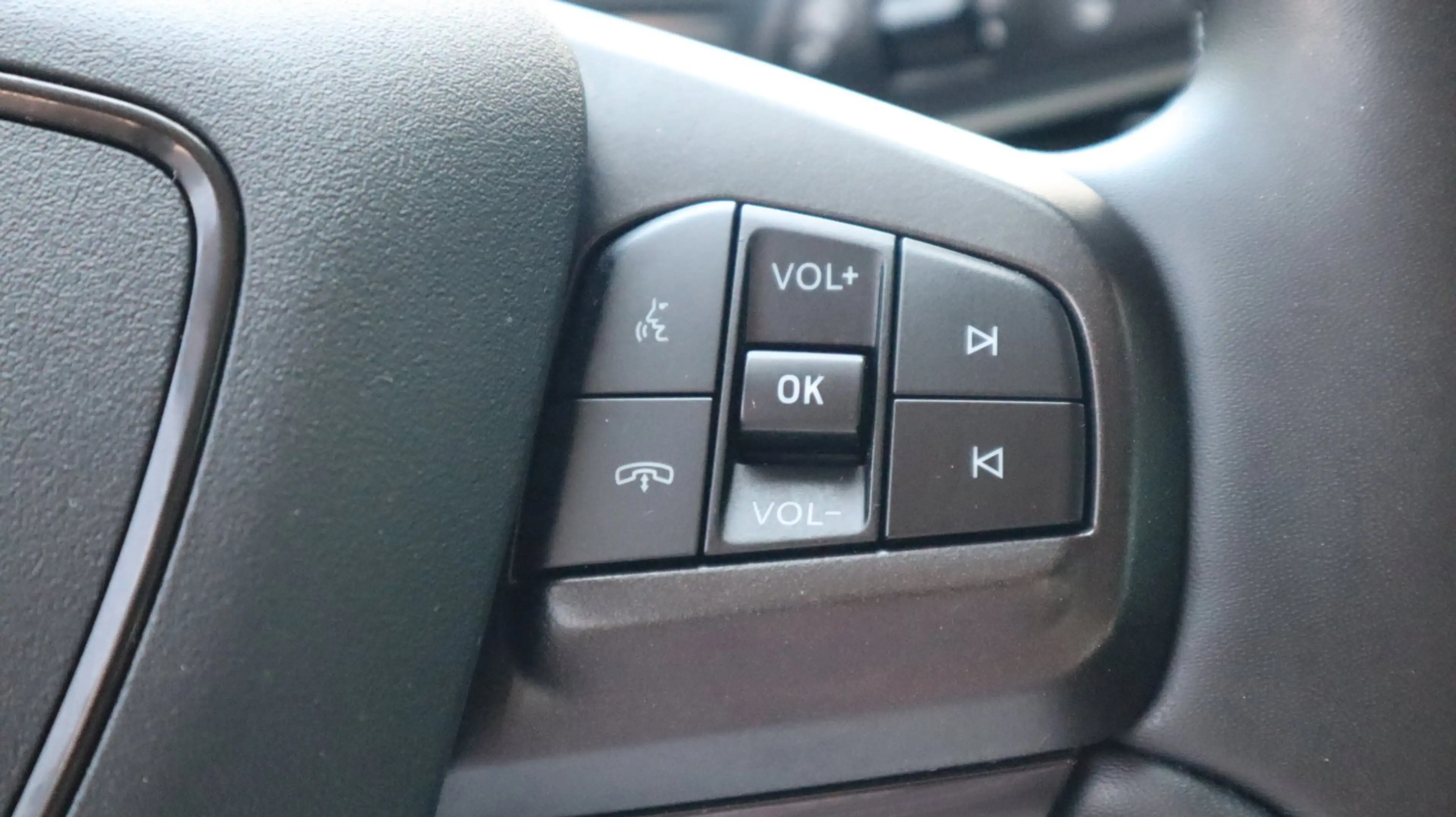 Ford Mustang Mach-E RWD 75 kWh SOH93% Leder LED ACC CarPlay — photo 24