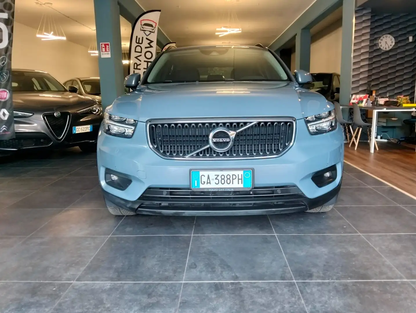 Volvo XC40 2.0 d3 Business awd geartronic Gris - 2