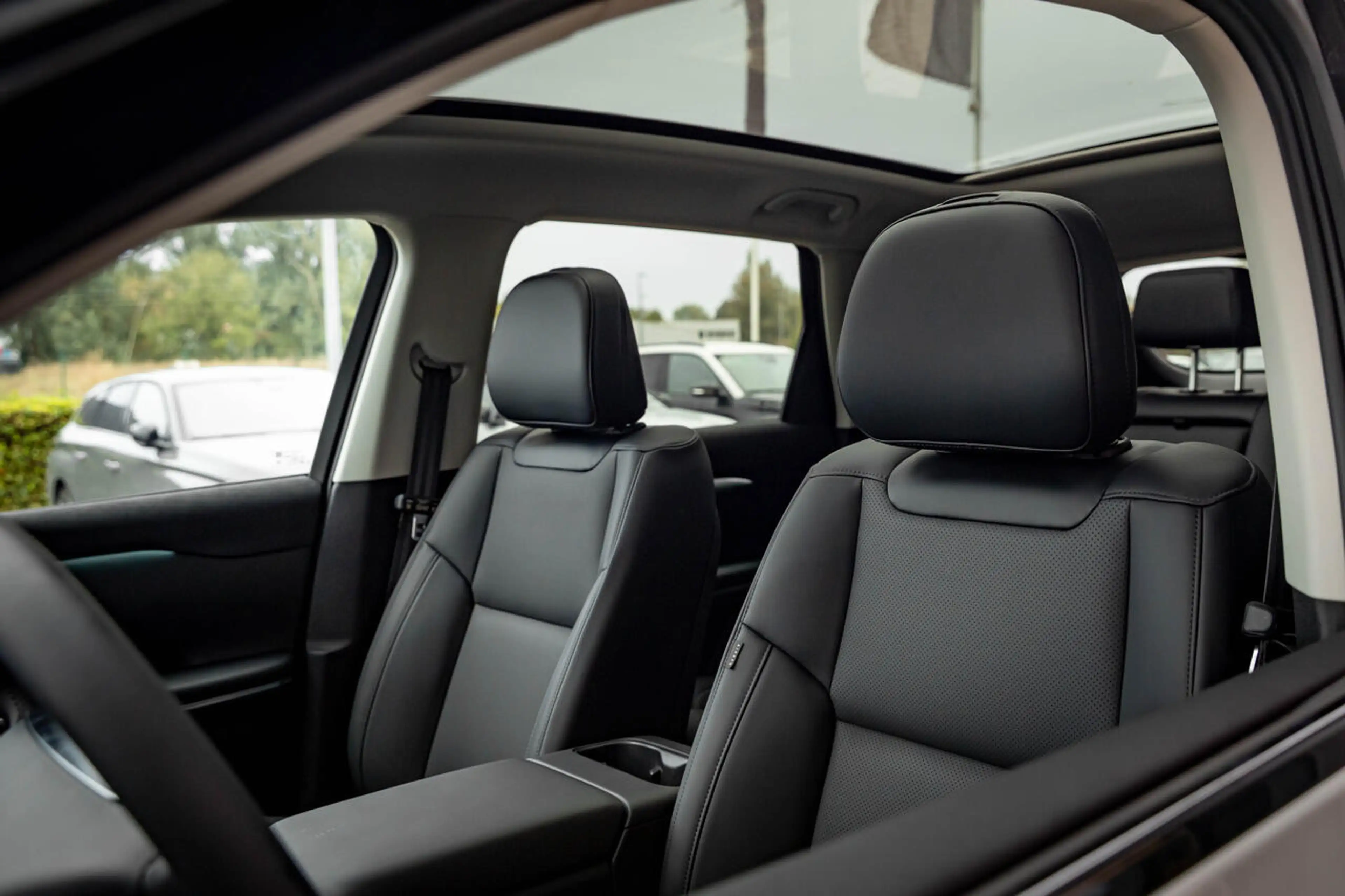 Leapmotor C10 Design | REEV 215 PK | Zwart interieur | 360° |... — photo 12