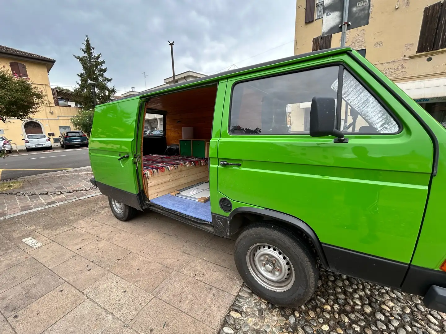 Volkswagen T3 coibentazione+perlinato, panca,mobile (tutto artig - 1