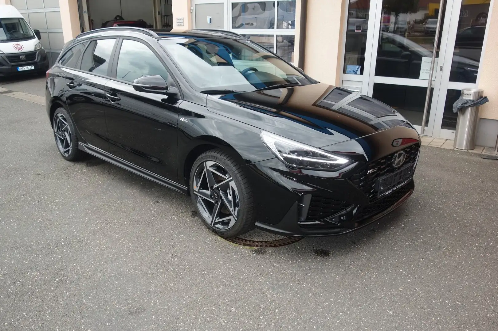 Hyundai i30 1.5 T-GDI Hybrid N Line DCT Schwarz - 2