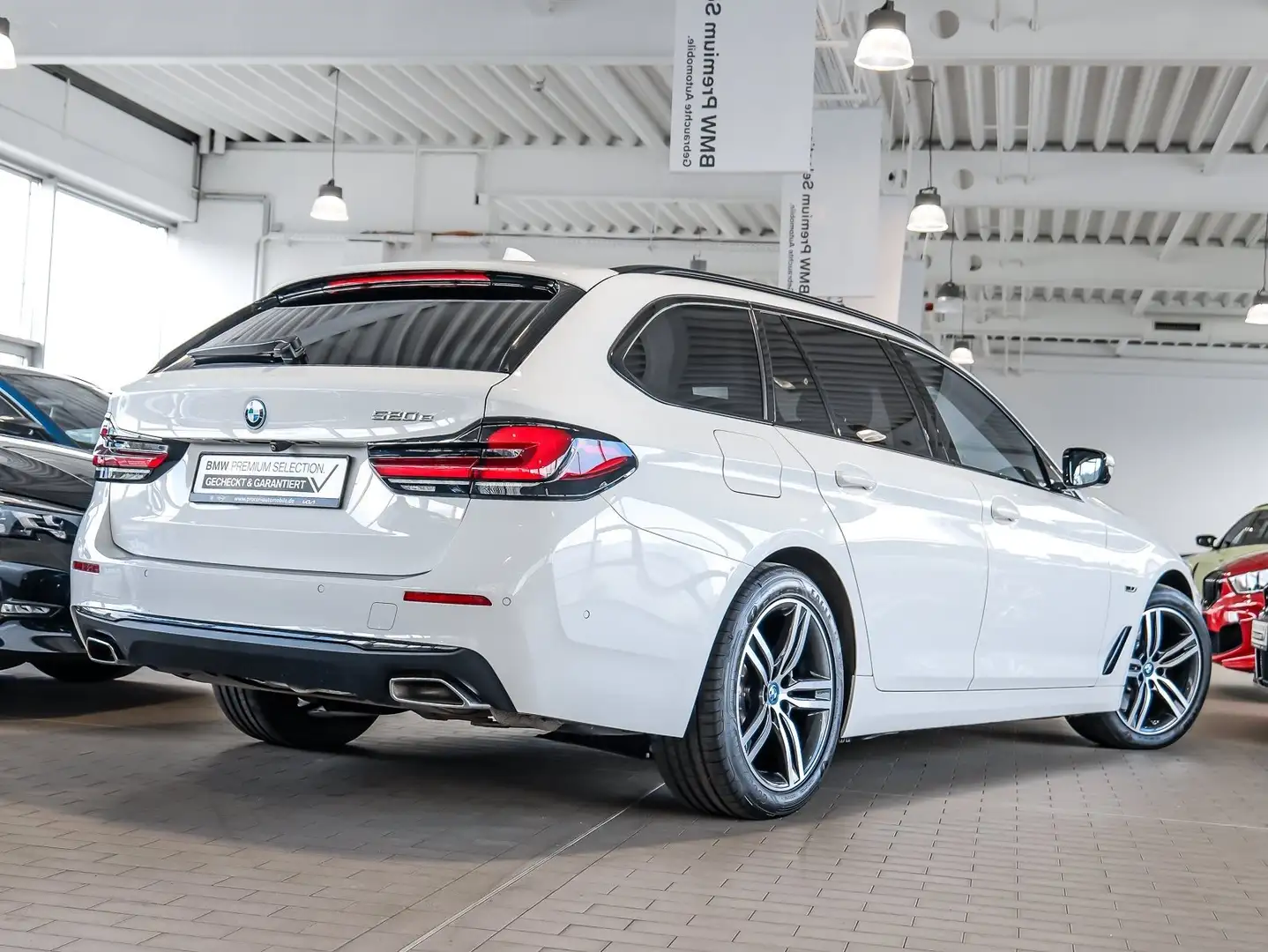 BMW 520 e Touring Anhängk. HeadUp Kamera Komfzg Weiß - 2