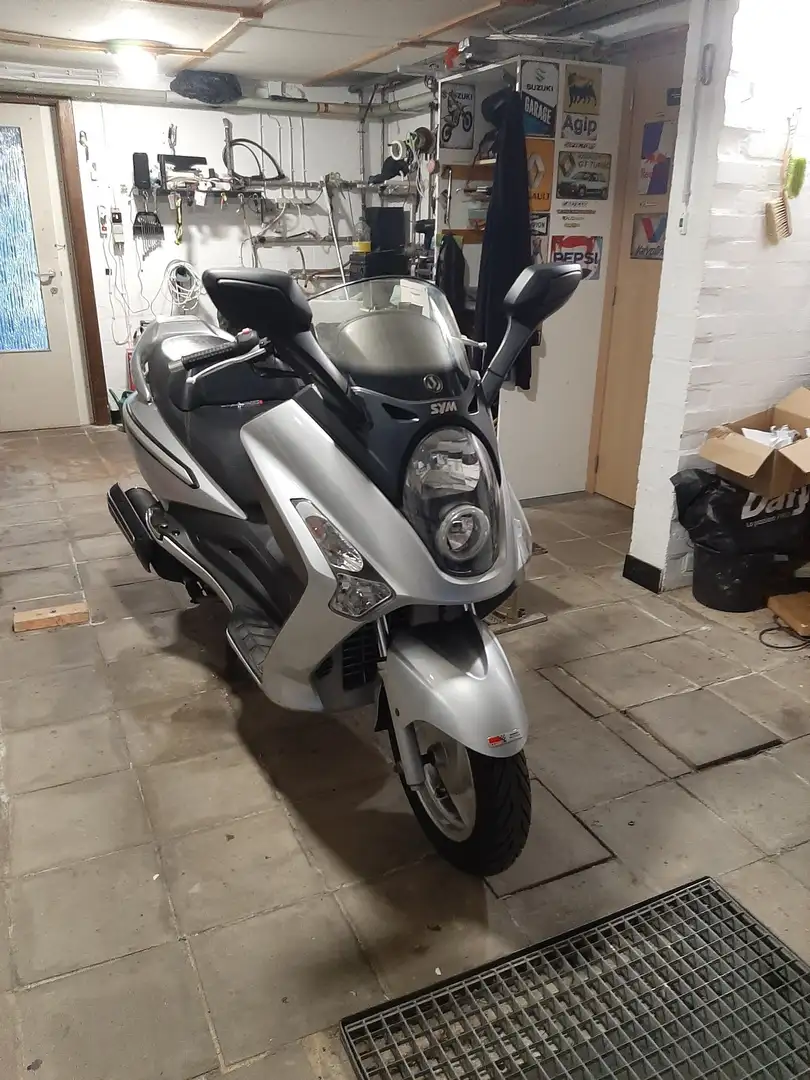 SYM GTS 250 Stříbrná - 2