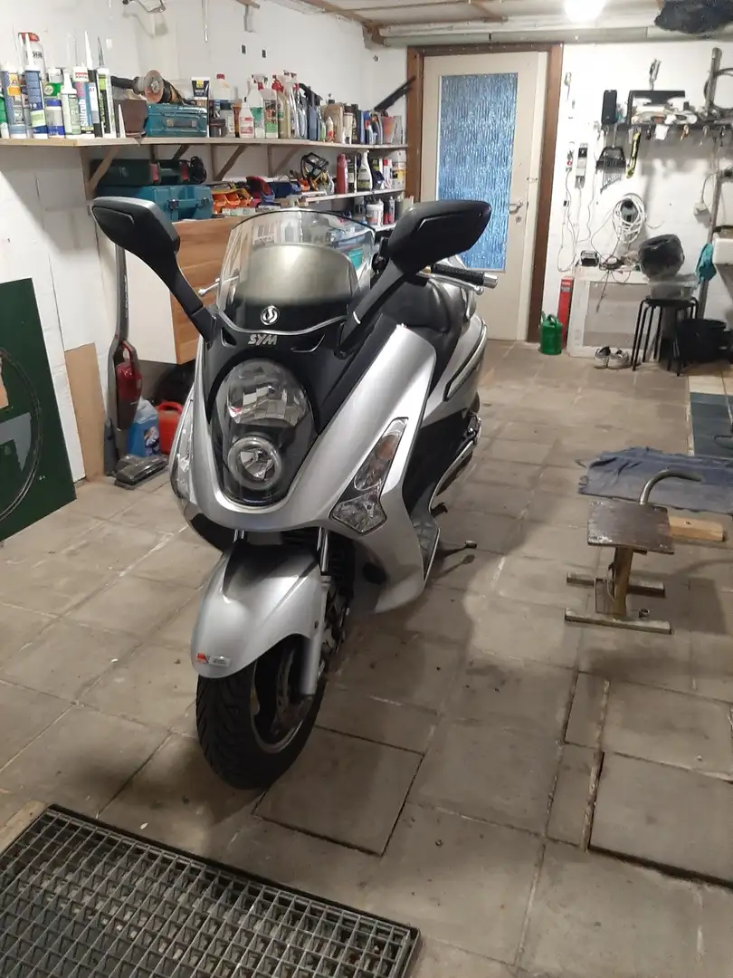 SYM GTS 250 Stříbrná - 1