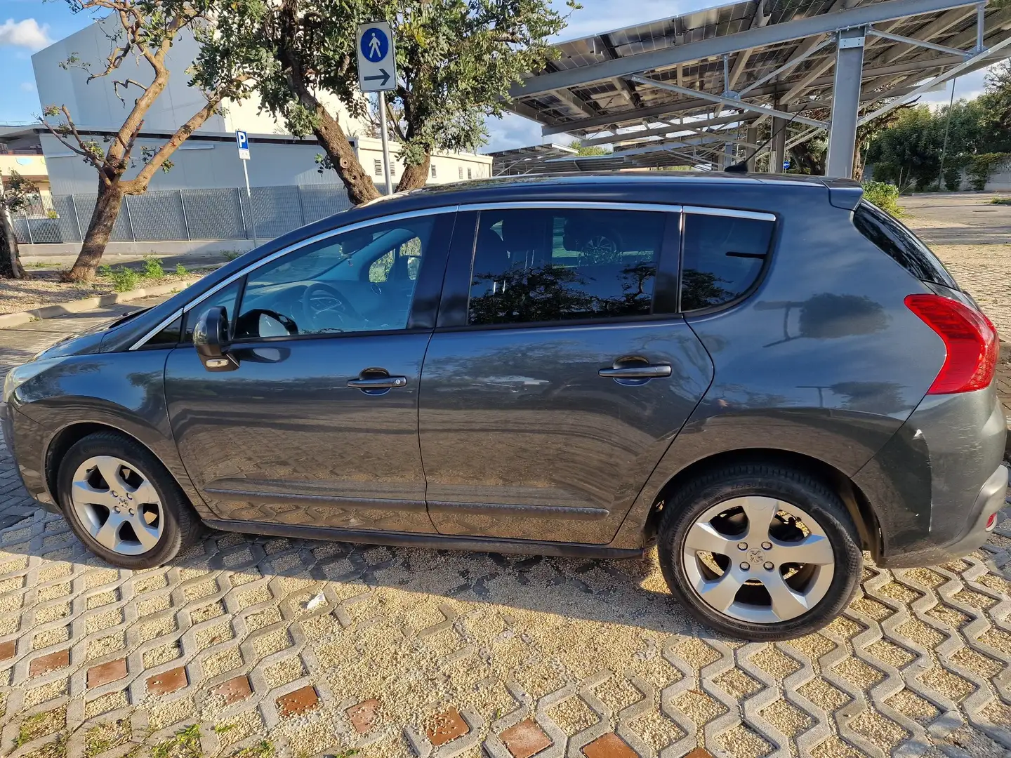 Peugeot 3008 1.6 hdi 16v Premium fap - 1