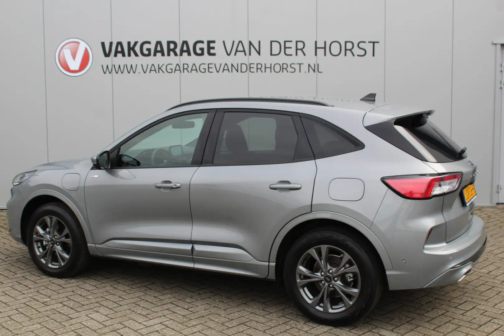Ford Kuga 2.5-225 PK PHEV ST-Line X Hybride rijden voor een Grau - 2